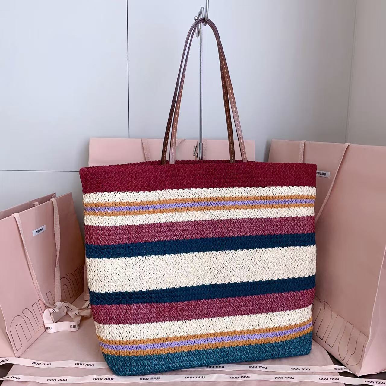 MIU 26S BEACH TOTE IN MULTICOLOR STRIPED WOVEN STRAW 24626