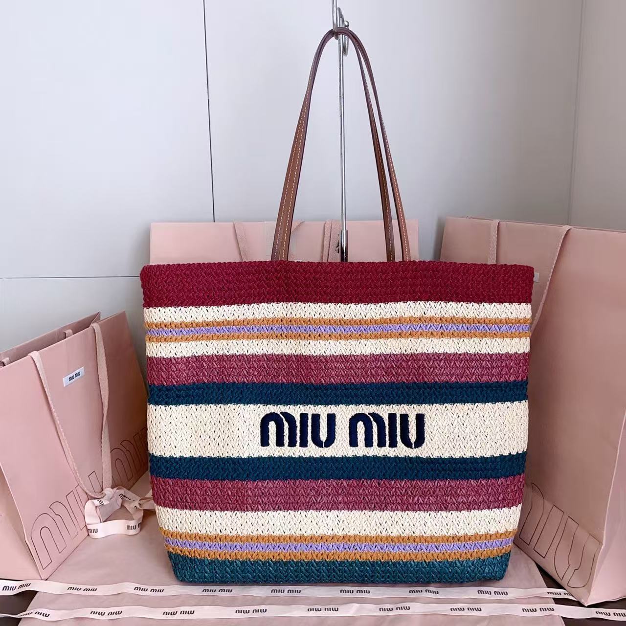 MIU 26S BEACH TOTE IN MULTICOLOR STRIPED WOVEN STRAW 24626