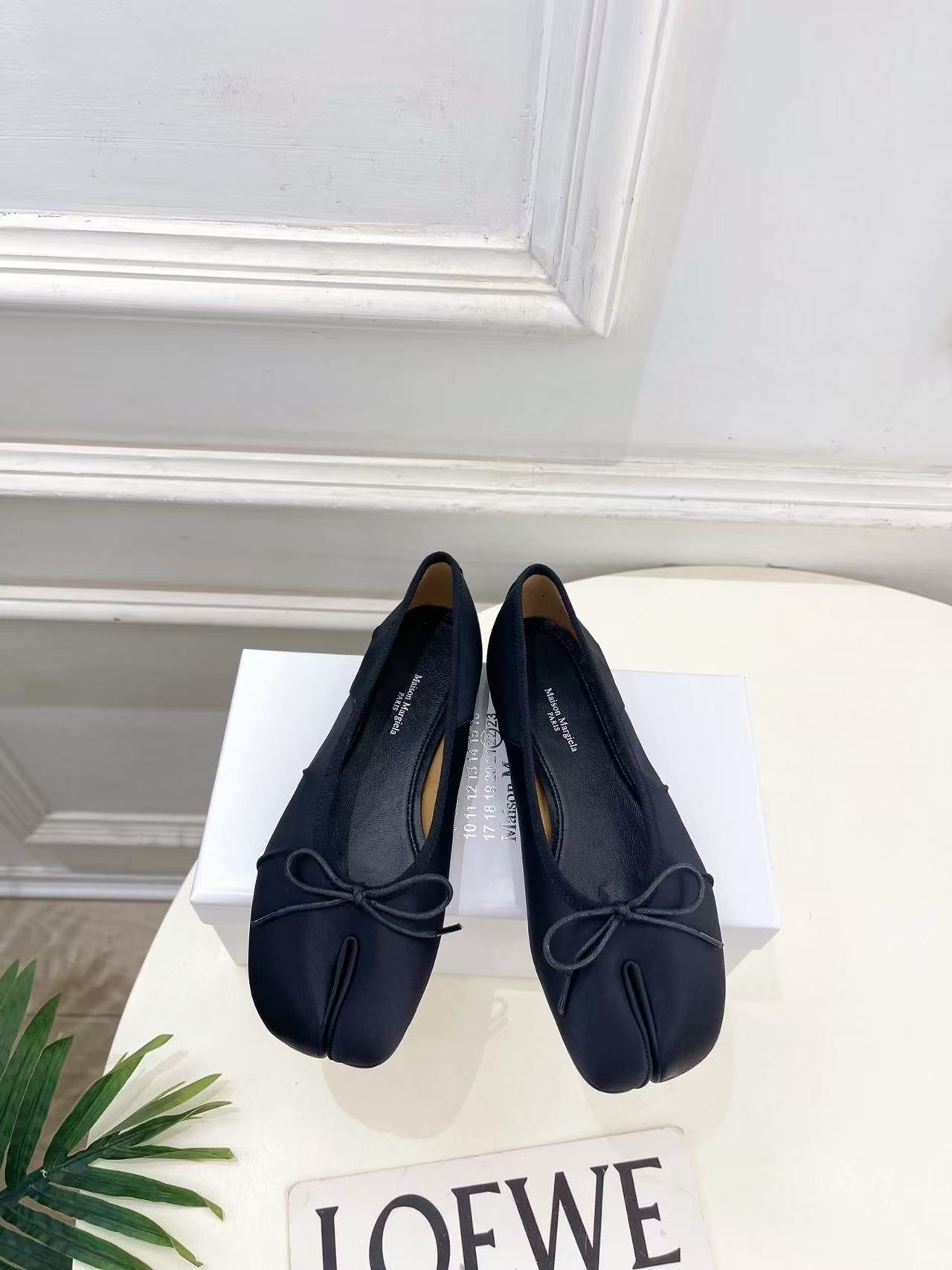 LOEWE 26S SPLIT-TOE BALLET FLATS IN BLACK SILK