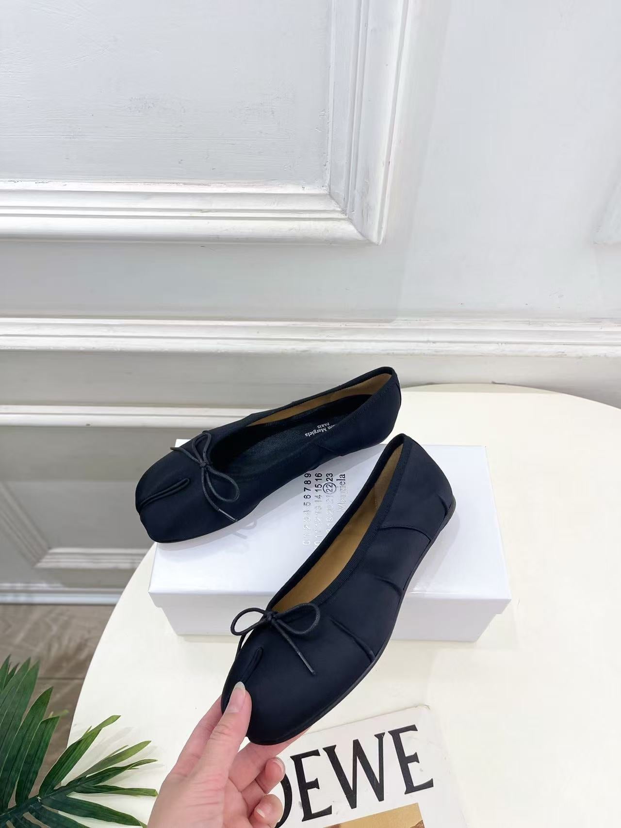 LOEWE 26S SPLIT-TOE BALLET FLATS IN BLACK SILK