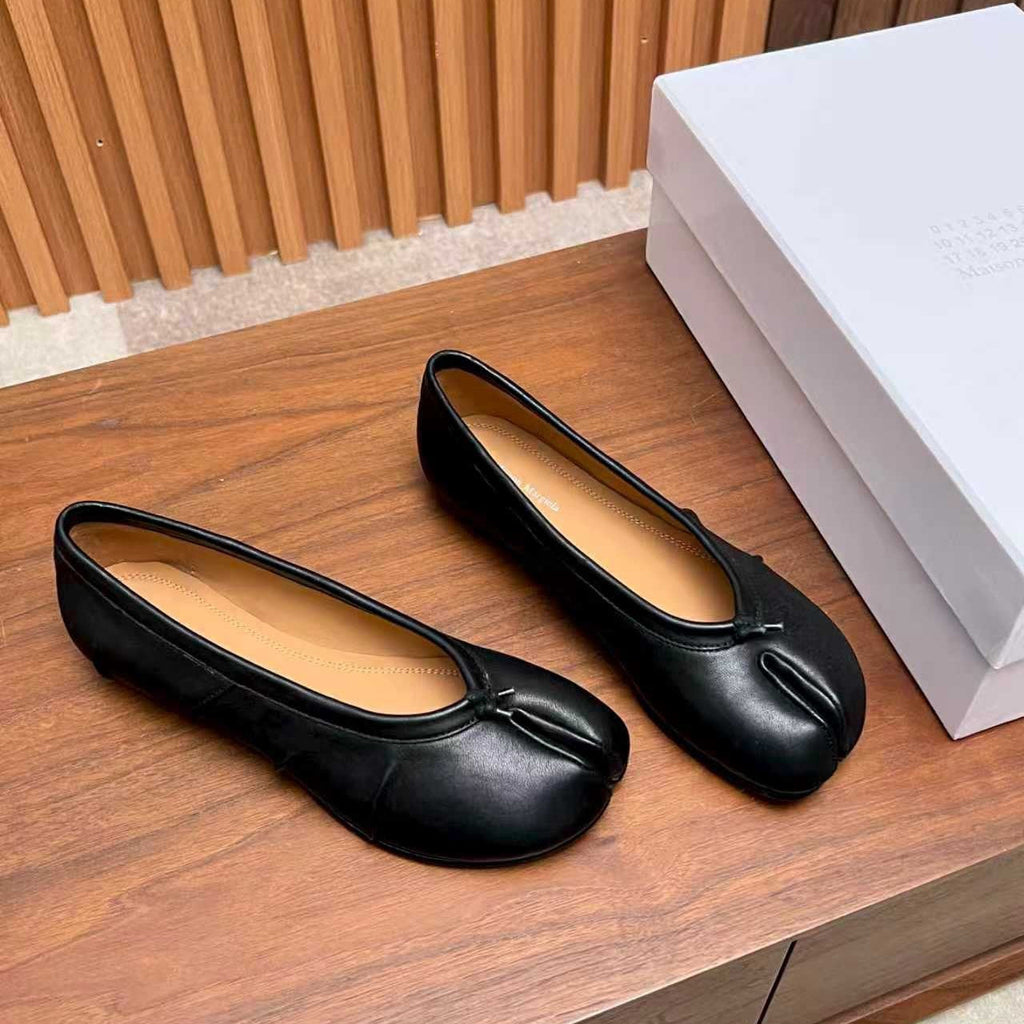 LOEWE 26S SPLIT-TOE BALLET FLATS IN BLACK CALFSKIN 25626