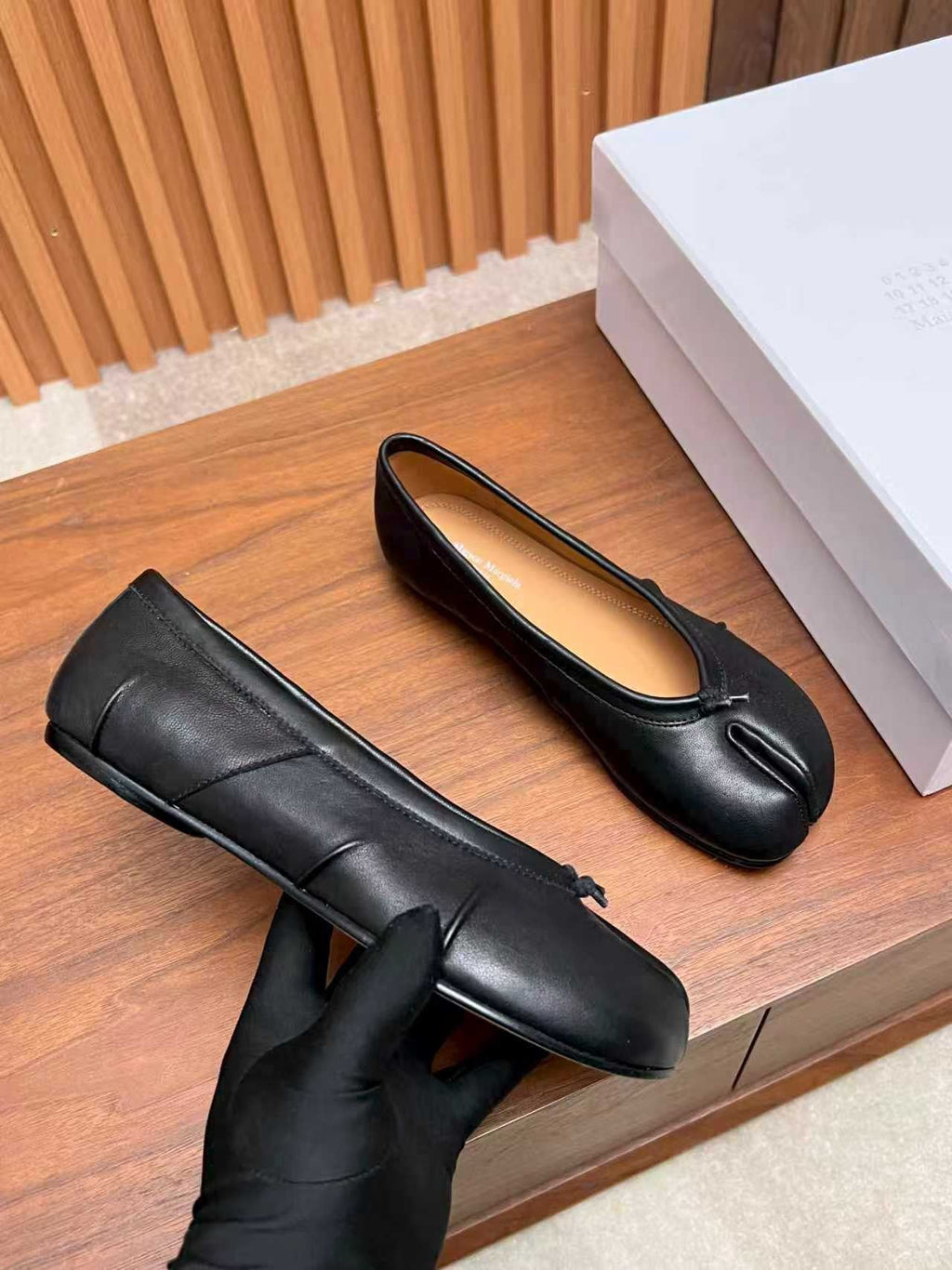 LOEWE 26S SPLIT-TOE BALLET FLATS IN BLACK CALFSKIN 25626
