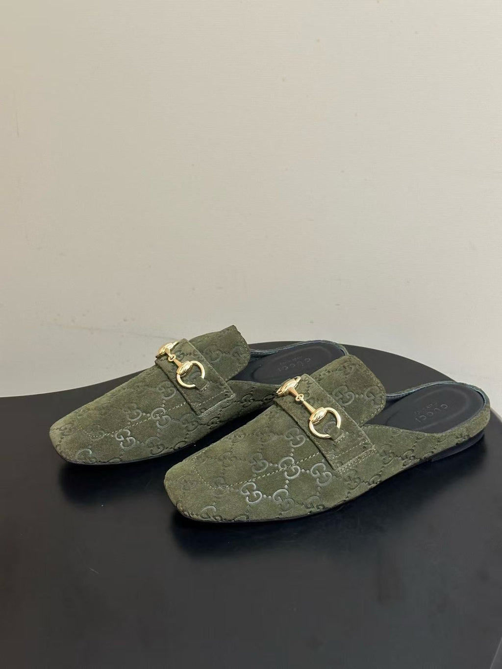 GUCCI 26S HORSEBIT MULE IN OLIVE GREEN SUEDE