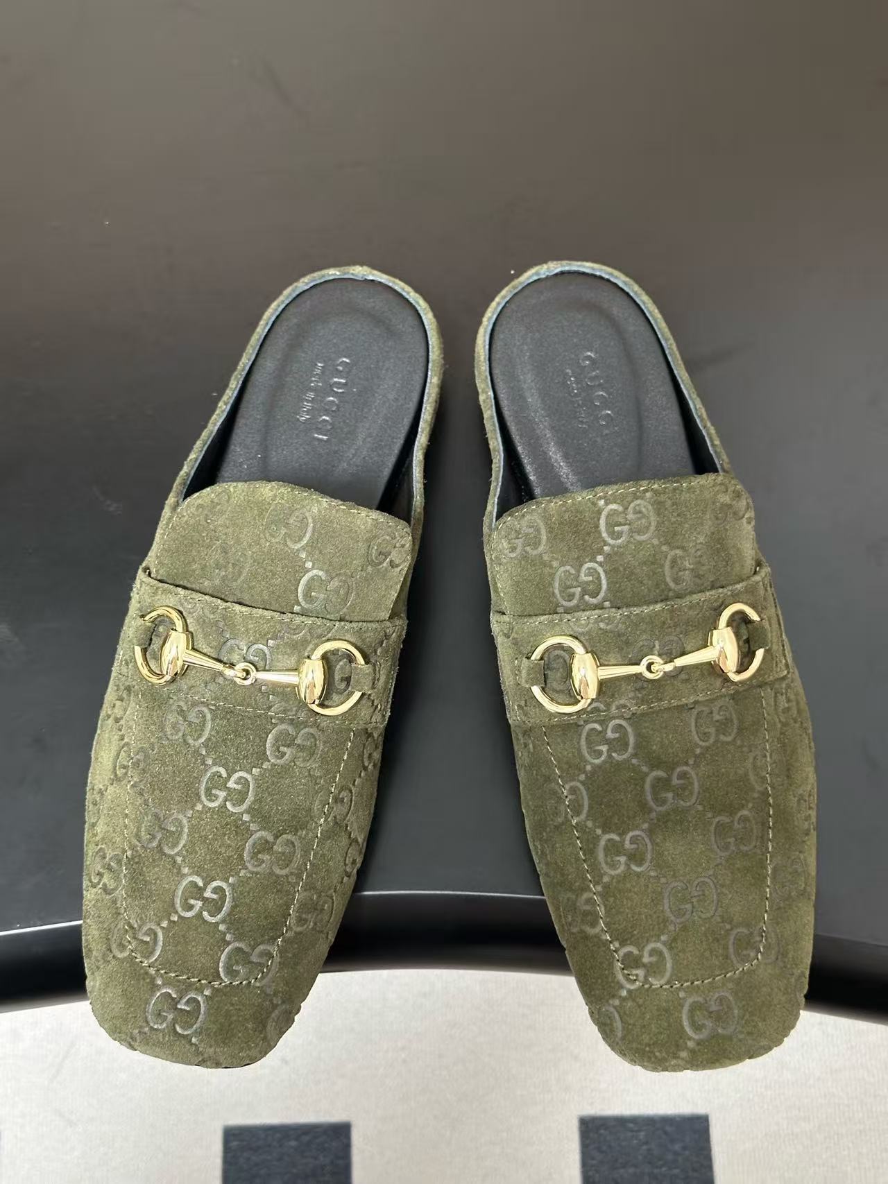 GUCCI 26S HORSEBIT MULE IN OLIVE GREEN SUEDE