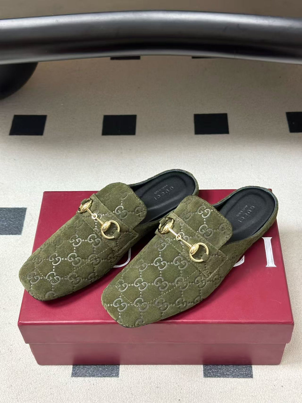 GUCCI 26S HORSEBIT MULE IN OLIVE GREEN SUEDE