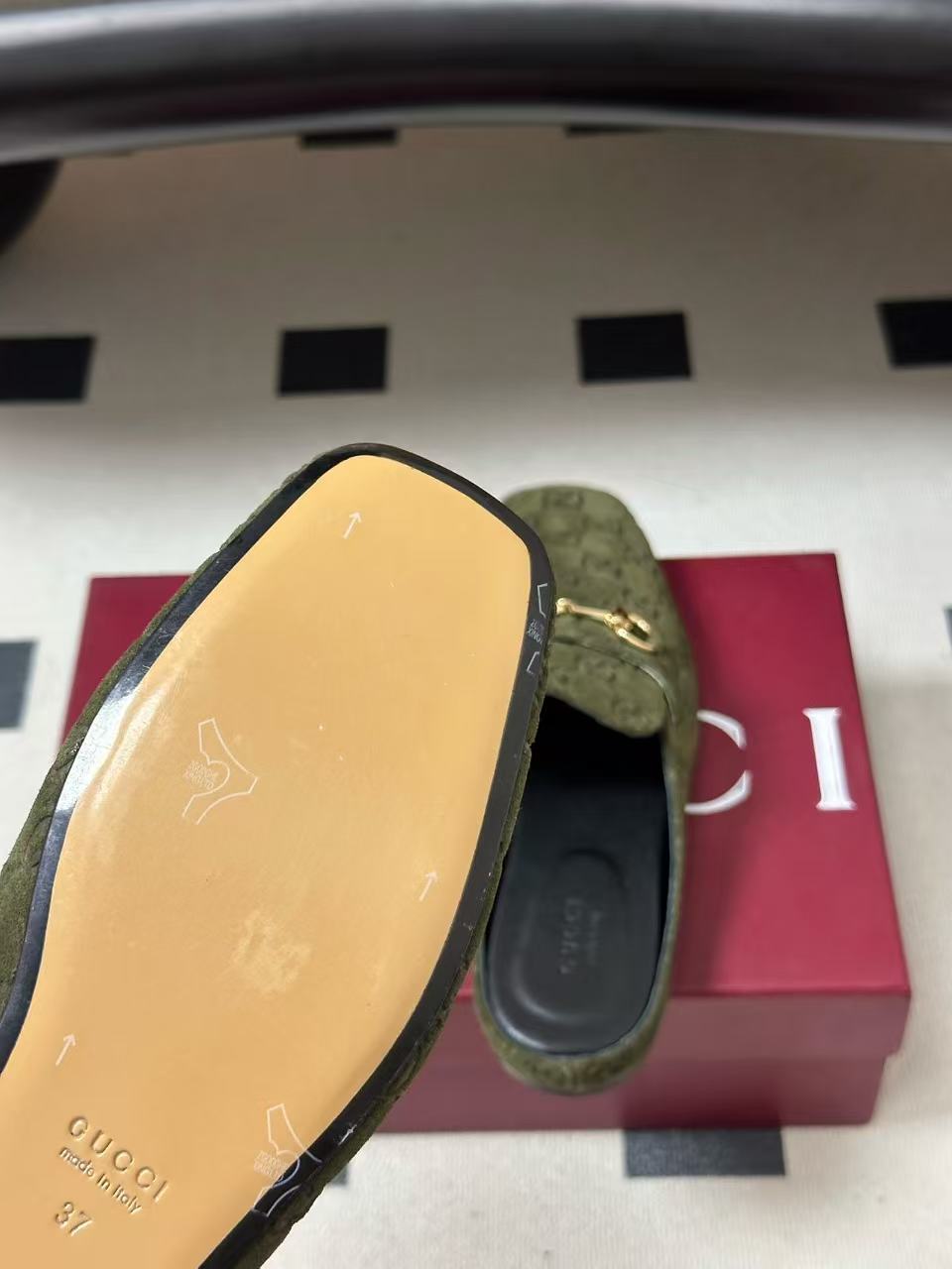 GUCCI 26S HORSEBIT MULE IN OLIVE GREEN SUEDE