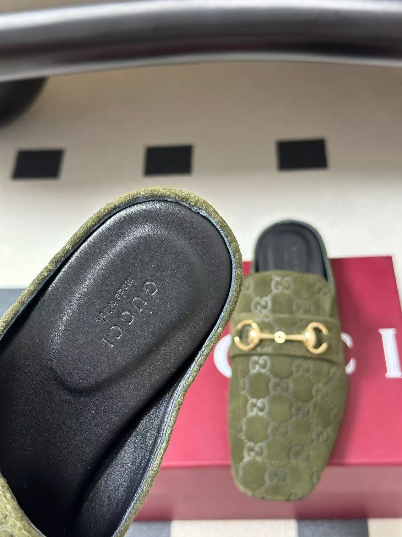 GUCCI 26S HORSEBIT MULE IN OLIVE GREEN SUEDE