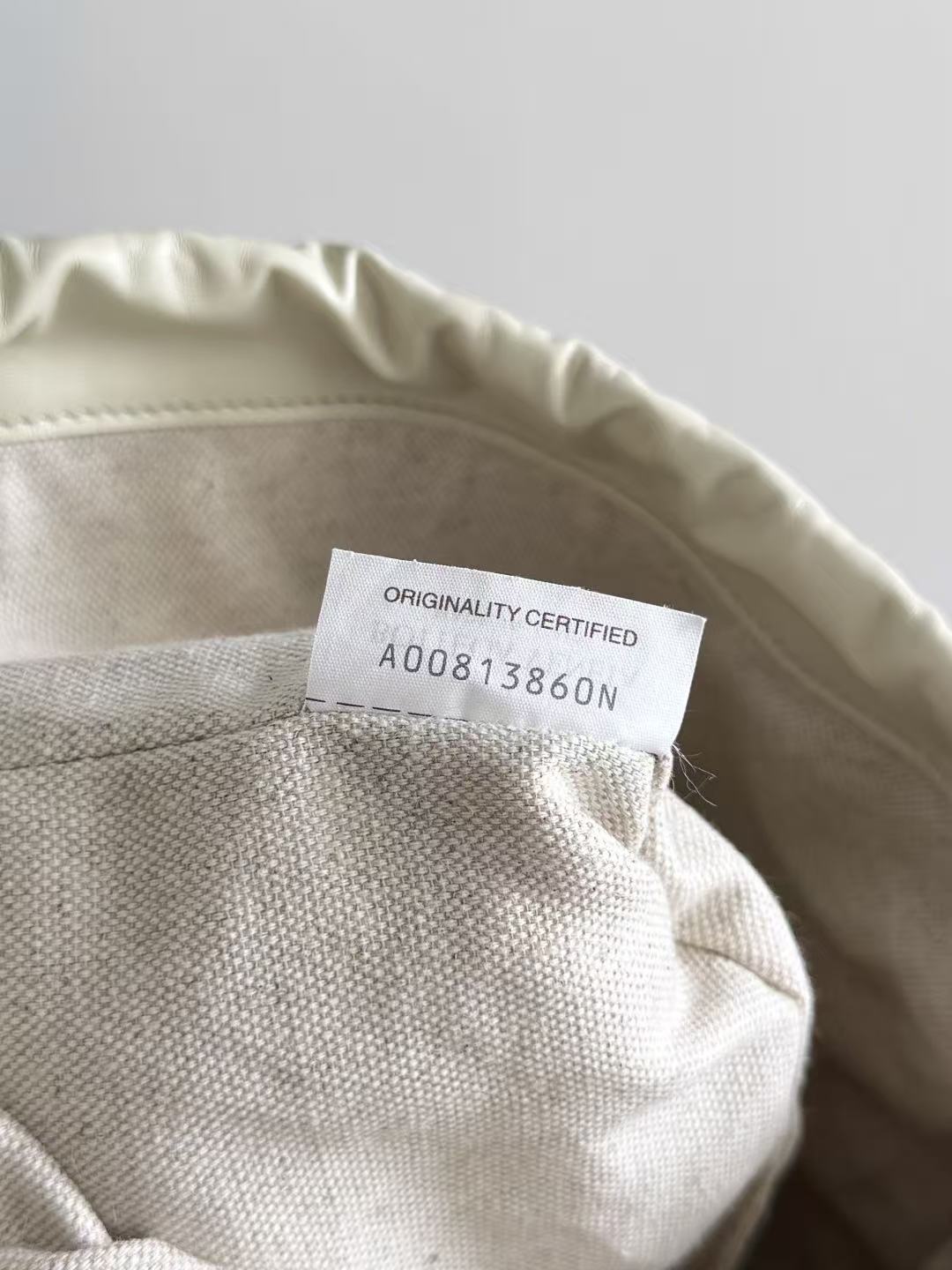 BOTTEGA VENETA 26S SHOULDER BAG IN BEIGE WOVEN RAFFIA