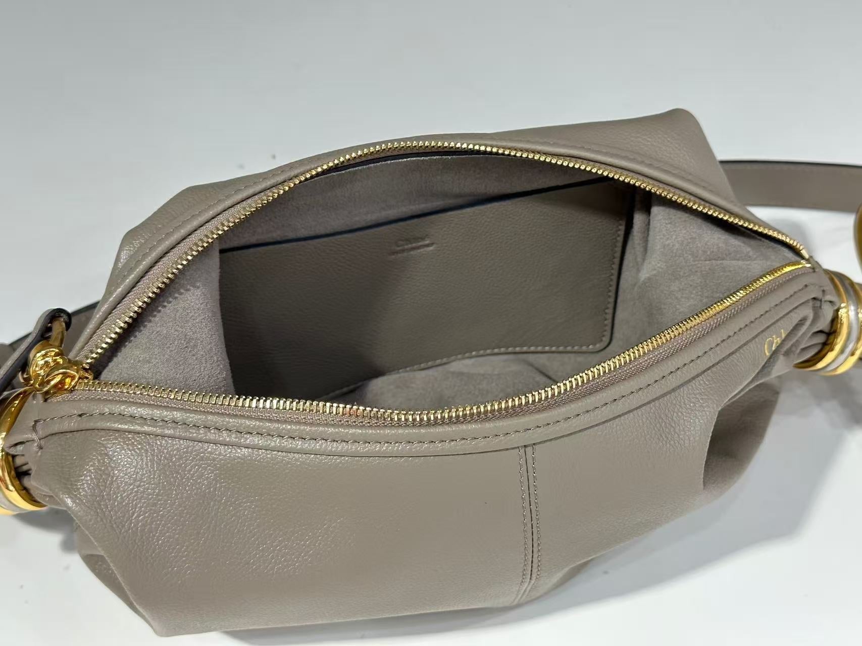 CHLOÉ S6 BRACELET HOBO BAG IN LIGHT GREY LAMBSKIN 9726