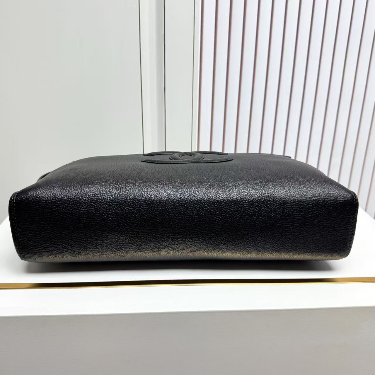 CHANEL 26S MESSENGER BAG IN BLACK CAVIAR 12726