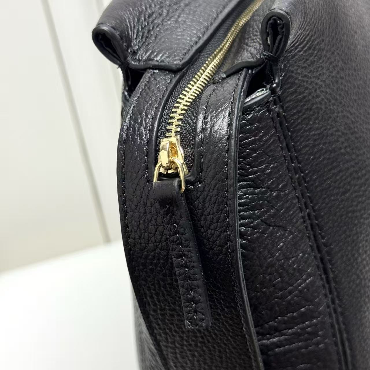CHANEL 26S MESSENGER BAG IN BLACK CAVIAR 12726