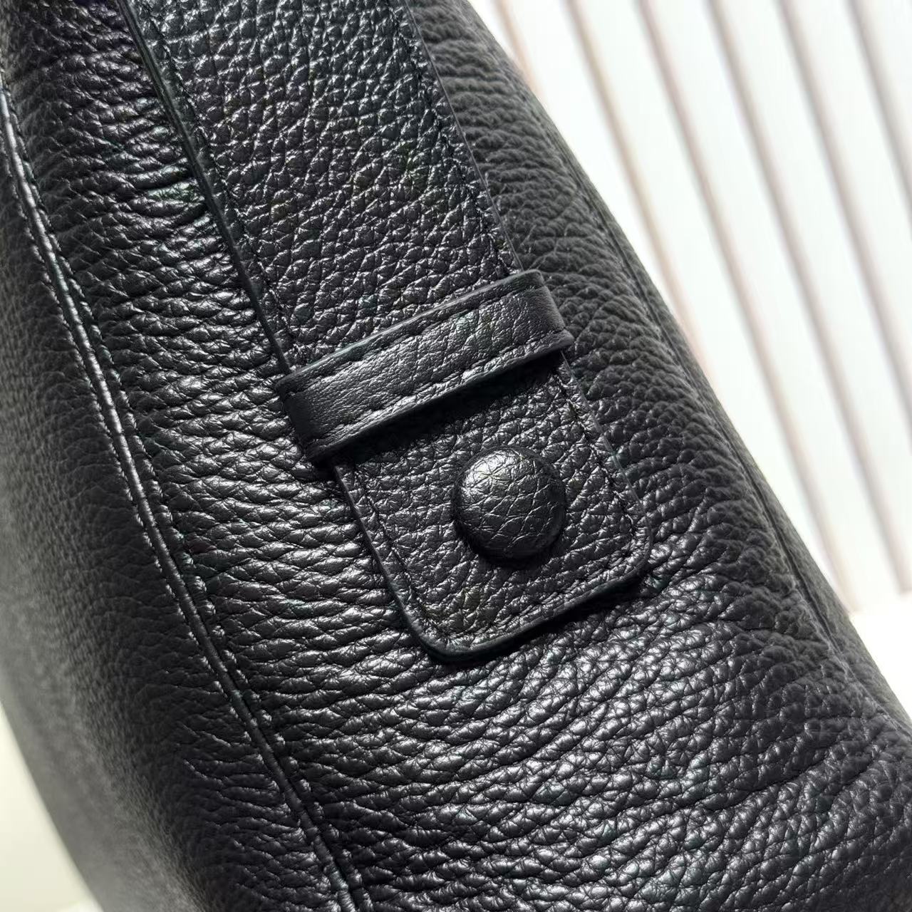 CHANEL 26S MESSENGER BAG IN BLACK CAVIAR 12726