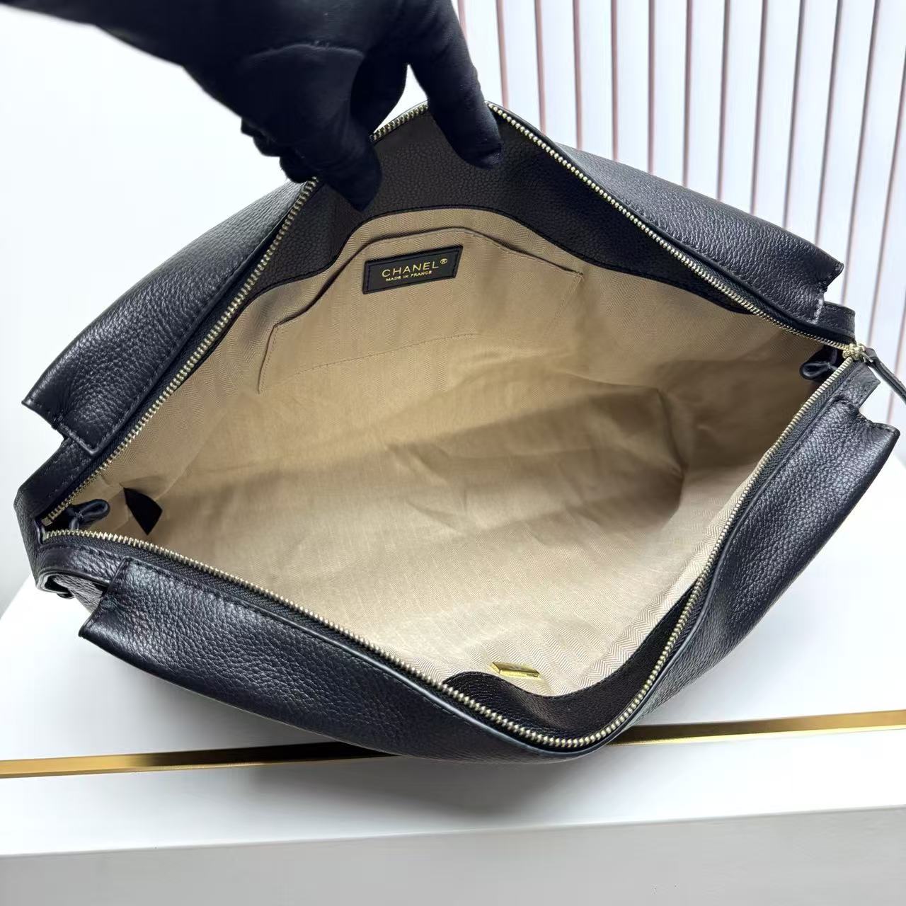 CHANEL 26S MESSENGER BAG IN BLACK CAVIAR 12726
