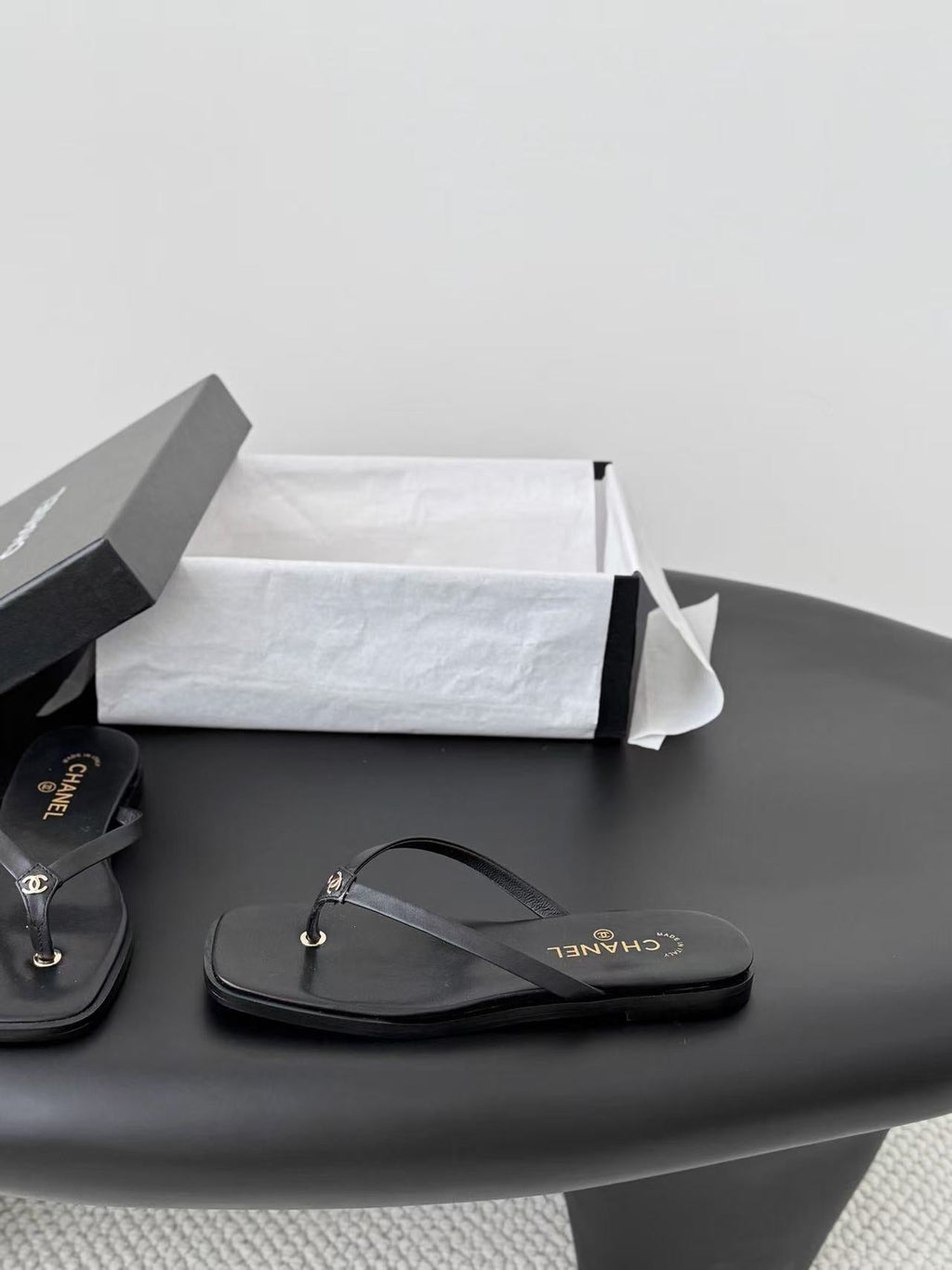 CHANEL 26S CC THONG SANDAL IN BLACK CALFSKIN 15726