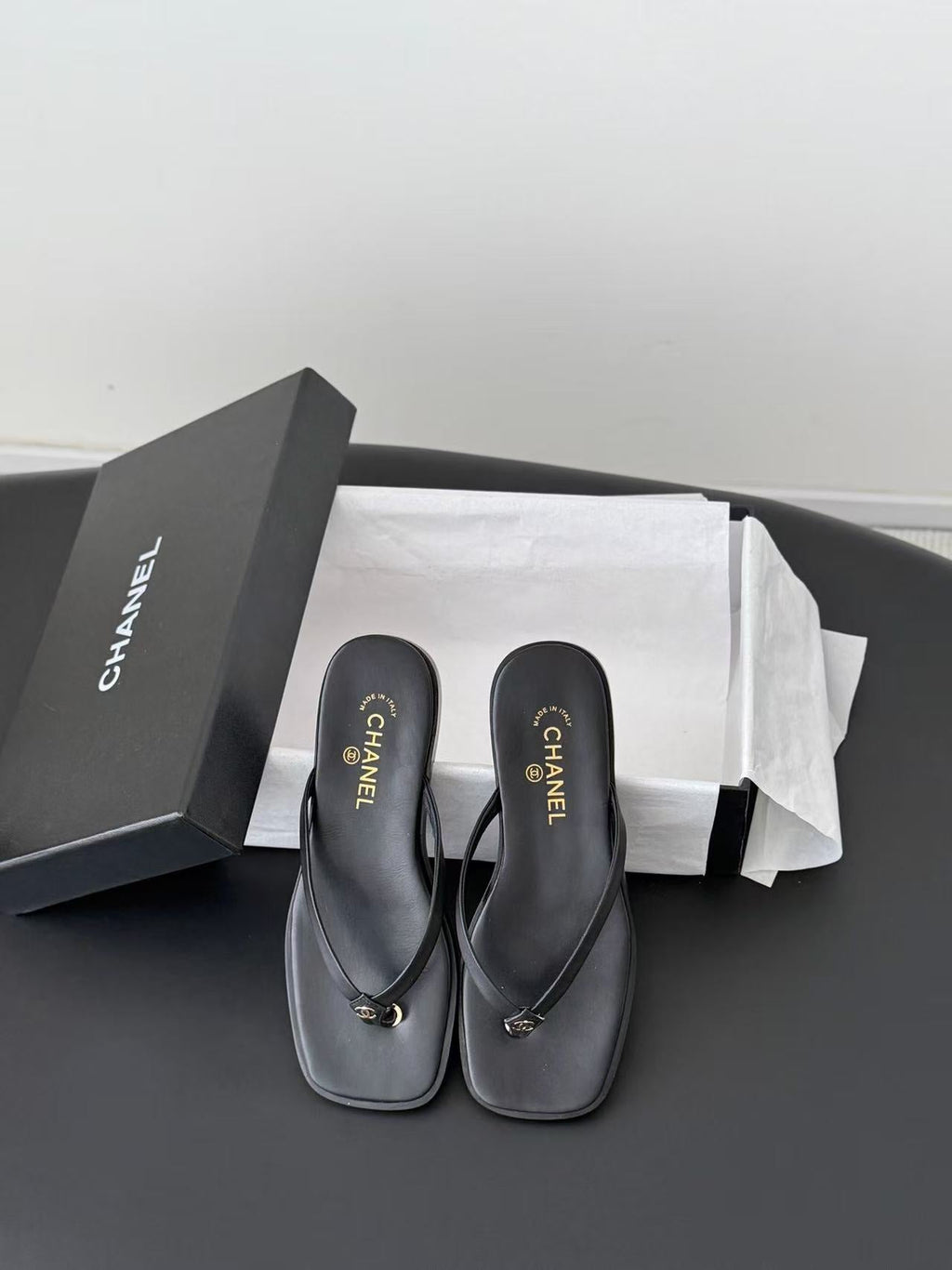 CHANEL 26S CC THONG SANDAL IN BLACK CALFSKIN 15726