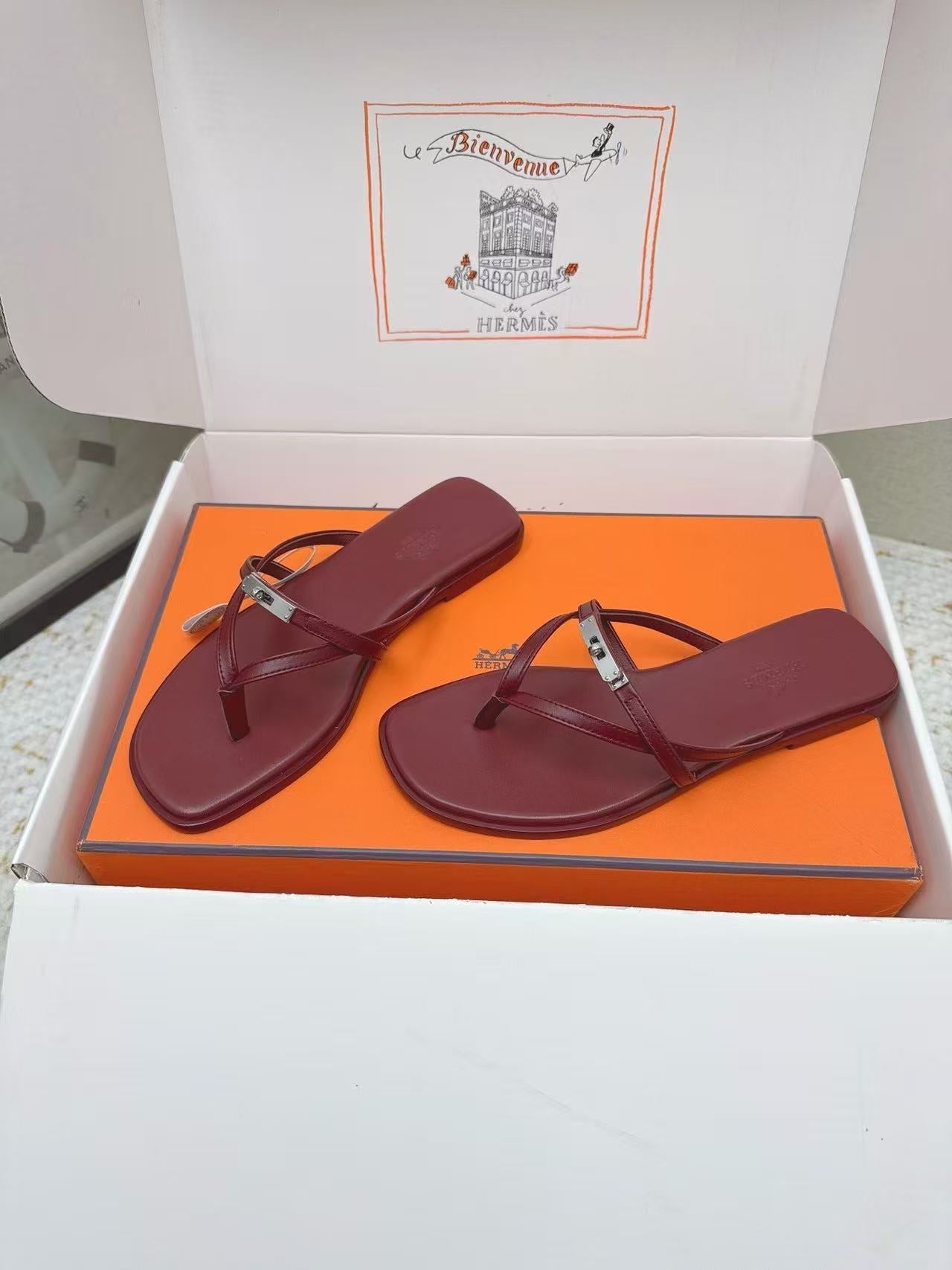HERMÈS 26S ORAN SANDAL IN BURGUNDY CALFSKIN
