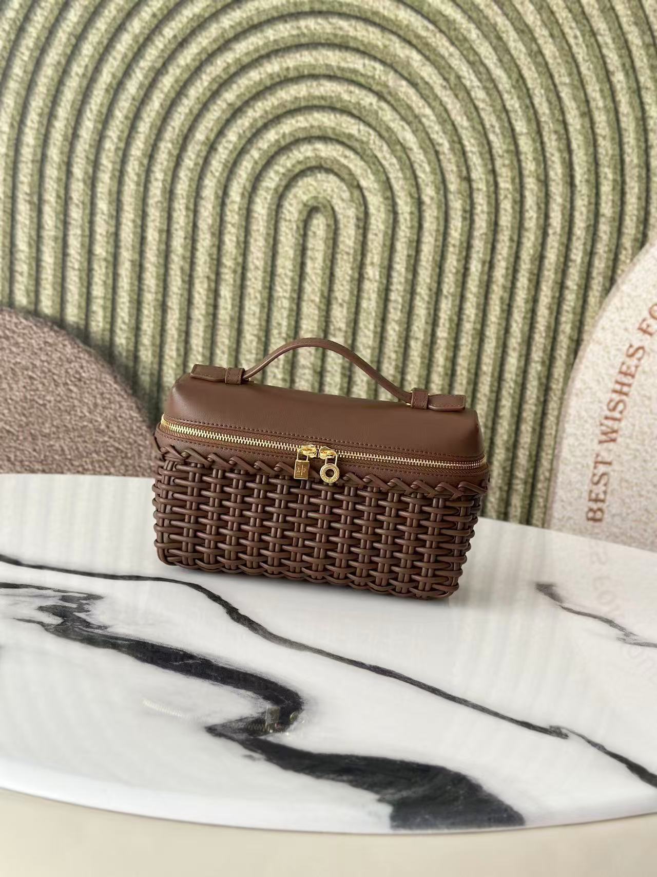 BOTTEGA VENETA 26S INTRECCIATO VANITY CASE IN BROWN CALFSKIN