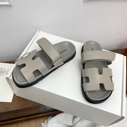HERMÈS 26S CHYPRE SANDAL IN GREIGE CALFSKIN