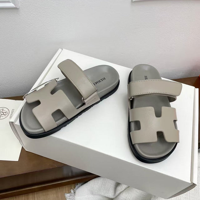 HERMÈS 26S CHYPRE SANDAL IN GREIGE CALFSKIN