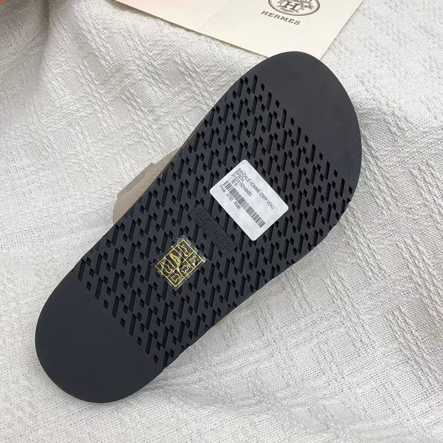 HERMÈS 26S CHYPRE SANDAL IN GREIGE CALFSKIN