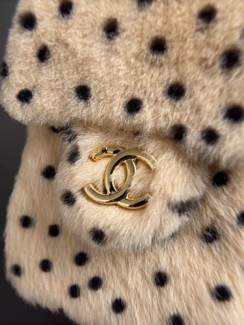 CHANEL 26S DRAWSTRING SHOULDER BAG IN LEOPARD PRINT FAUX FUR