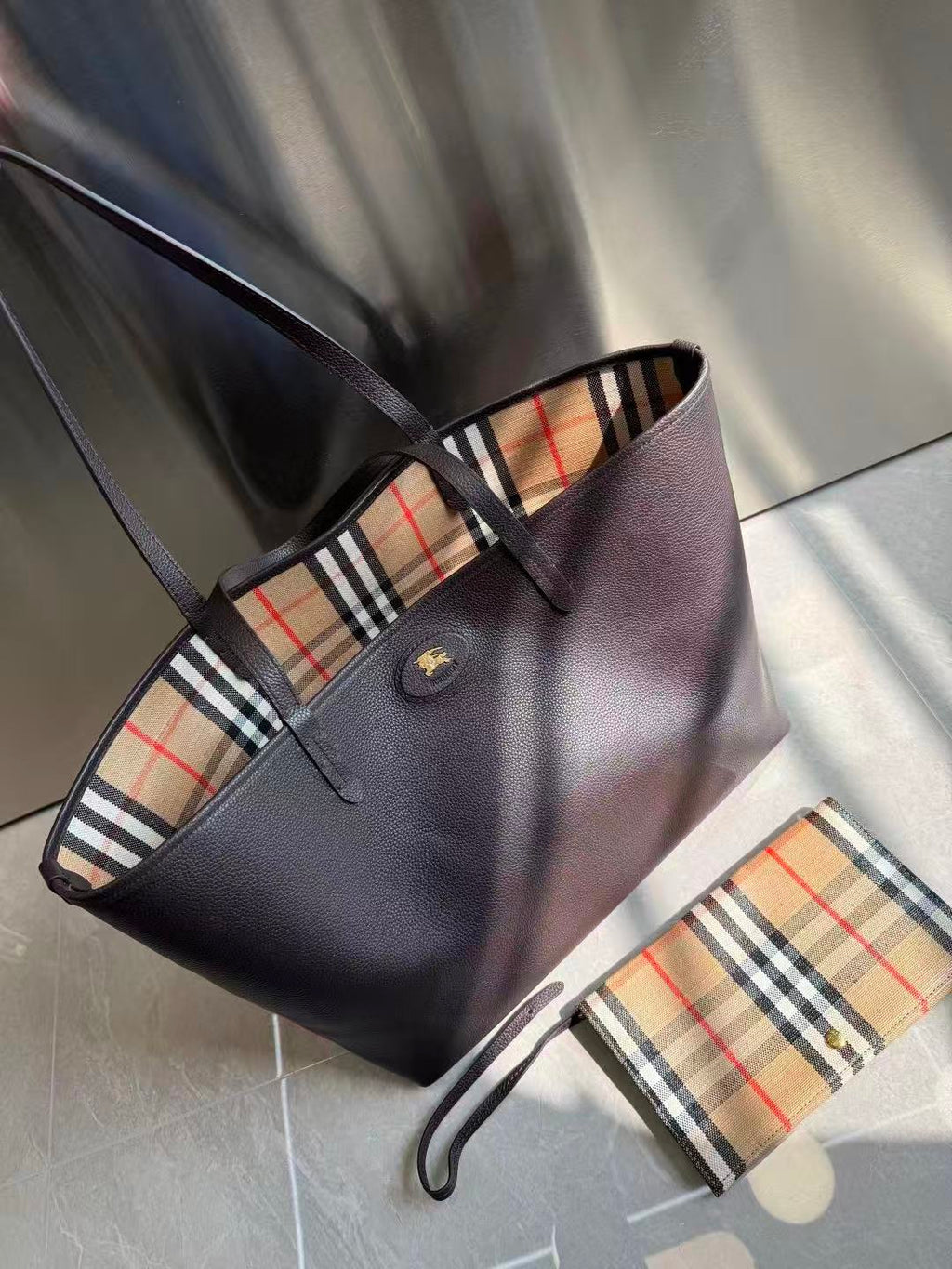 BURBERRY 26S VINTAGE CHECK TOTE BAG IN ARCHIVE BEIGE & BLACK CANVAS