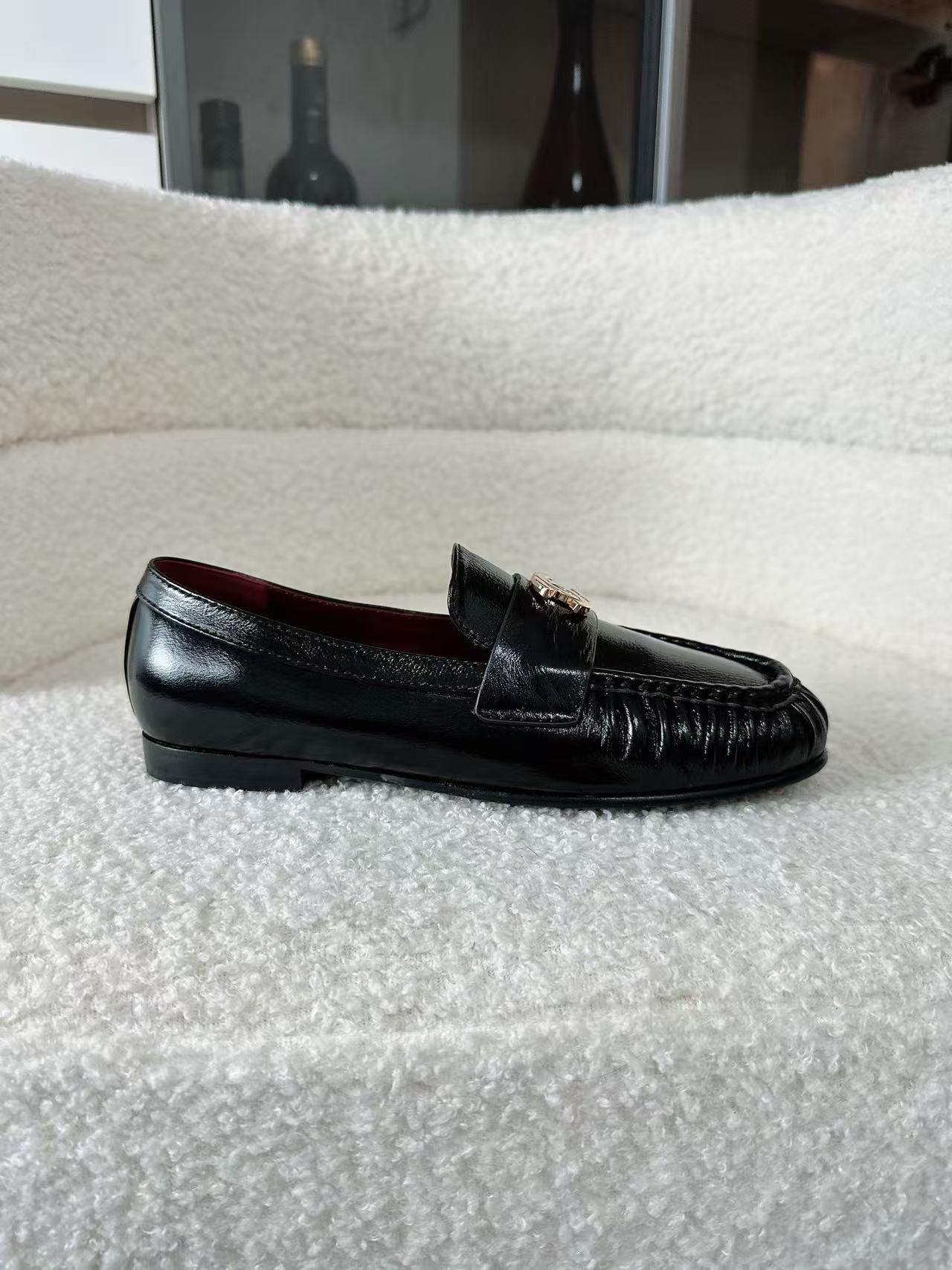 CHANEL 26S CC LOAFERS IN BLACK CALFSKIN 27726