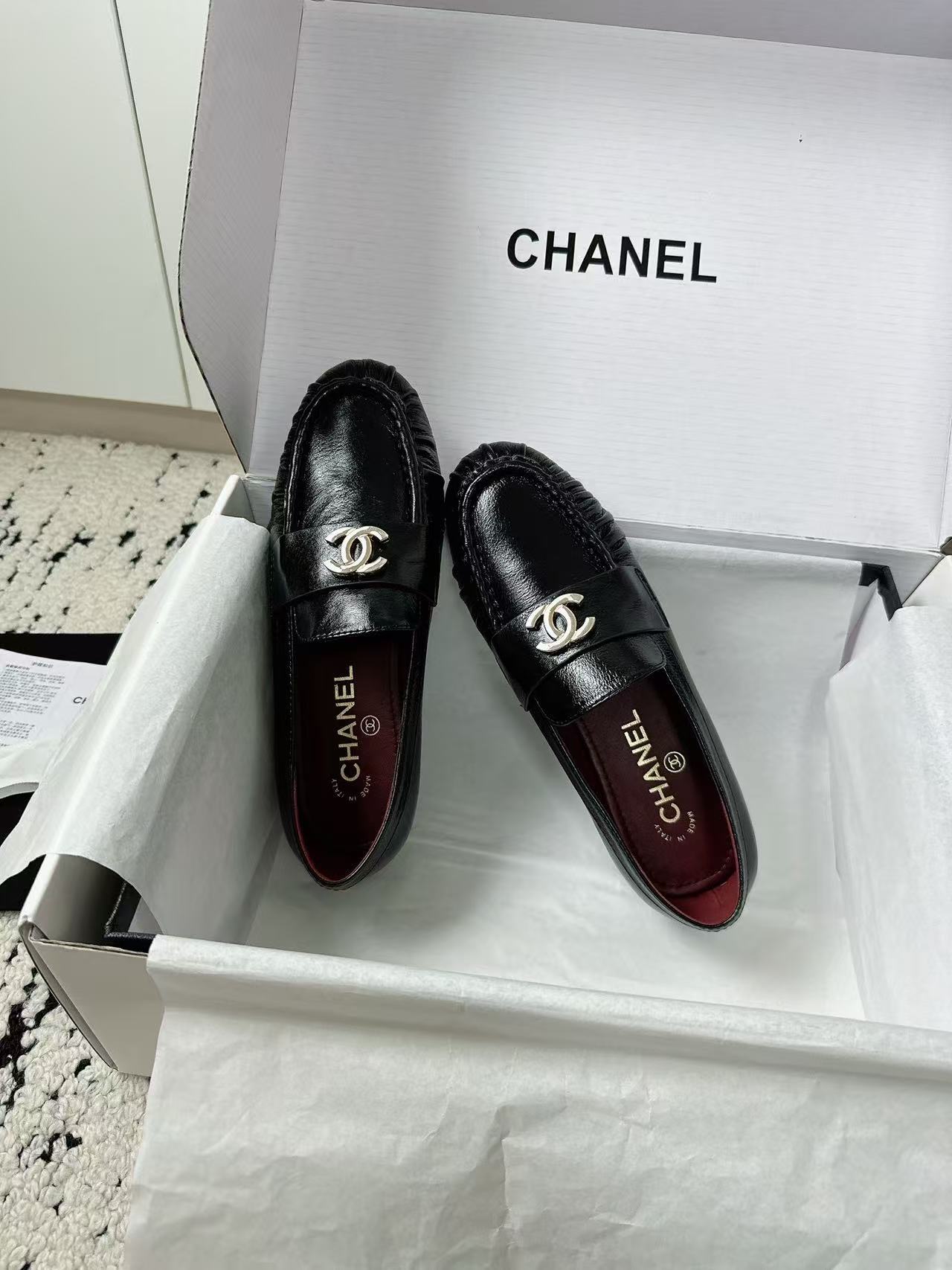 CHANEL 26S CC LOAFERS IN BLACK CALFSKIN 27726