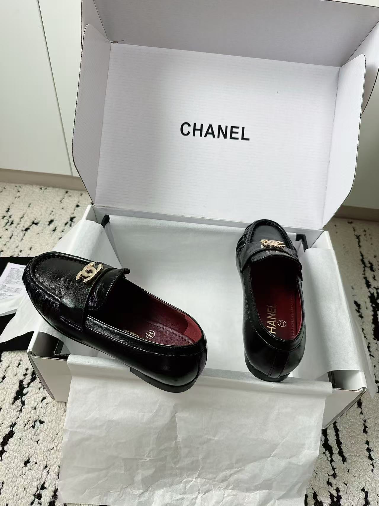 CHANEL 26S CC LOAFERS IN BLACK CALFSKIN 27726