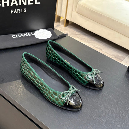 CHANEL 26S BALLET FLATS IN BLACK & GREEN PATENT LEATHER