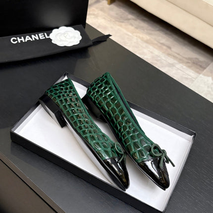 CHANEL 26S BALLET FLATS IN BLACK & GREEN PATENT LEATHER