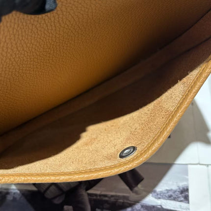 HM 26S EVELYNE 23 CM IN BROWN COWHIDE WITH GOLD HARDWARE