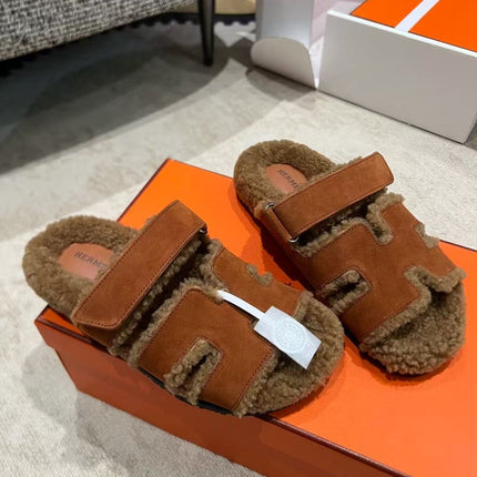 HERMES 26S CHYPRE SANDAL IN COGNAC SUEDE & SHEARLING