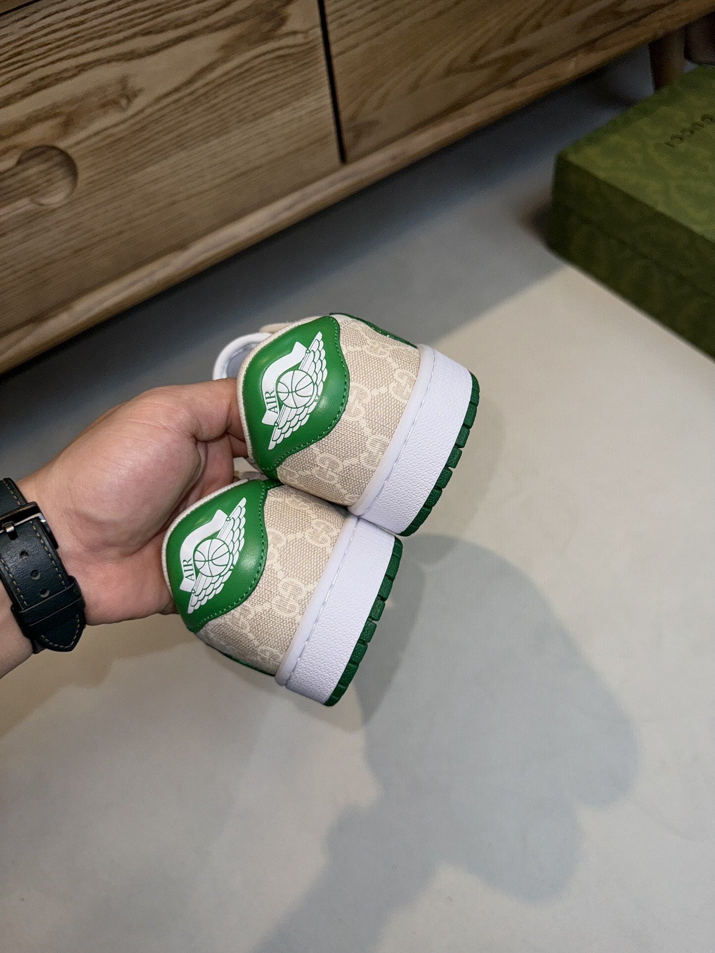 GG LOW TRAVIS GREEN WHITE LEATHER