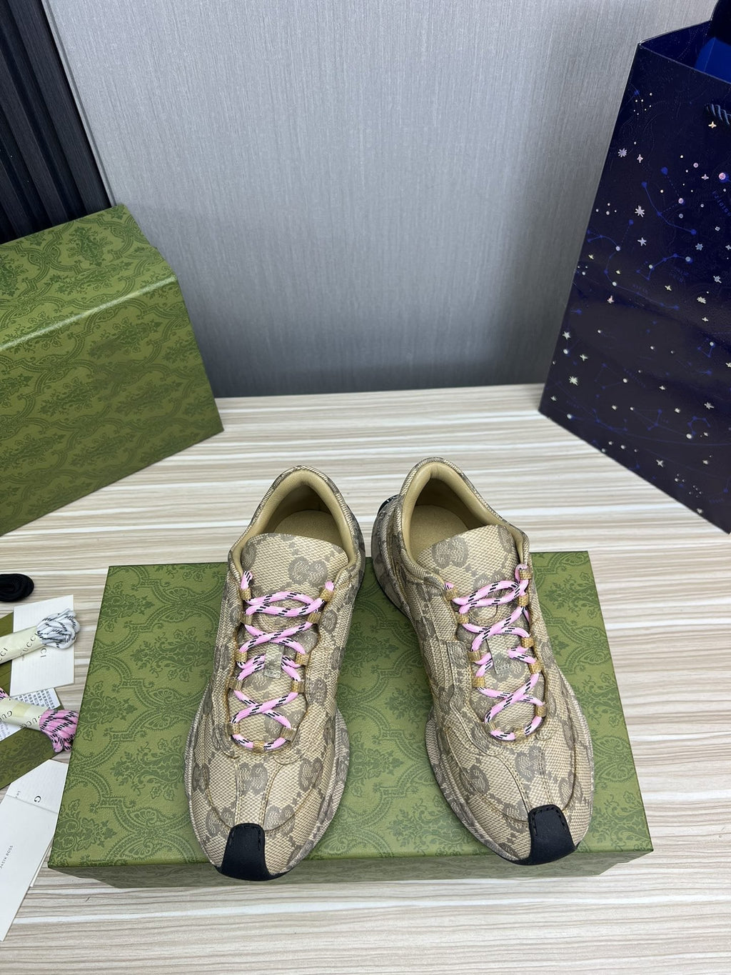 GG RUN LIGHT GREEN LEATHER SNEAKERS
