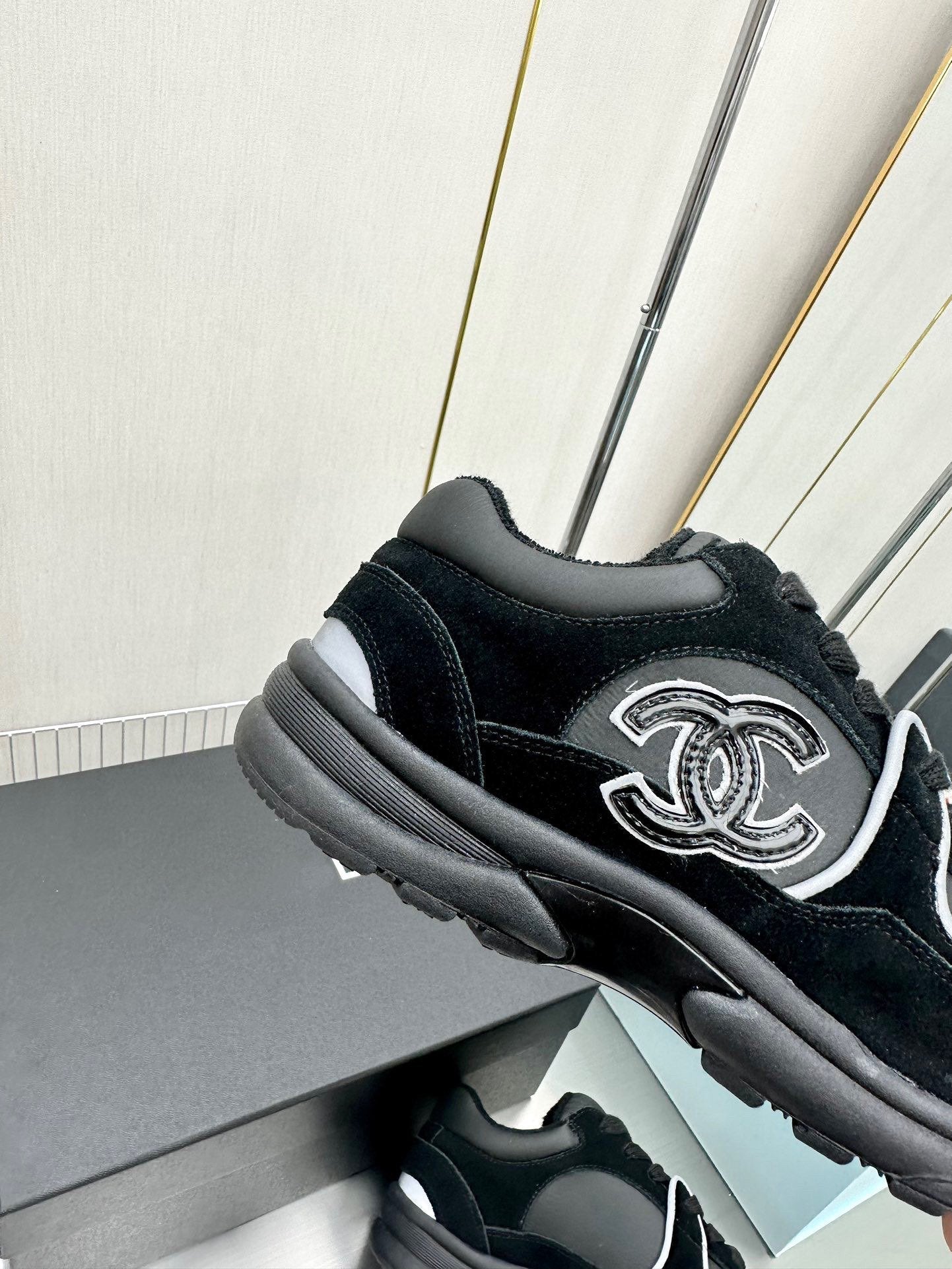 CC LOW TOP TRAINER BLACK SNEAKERS