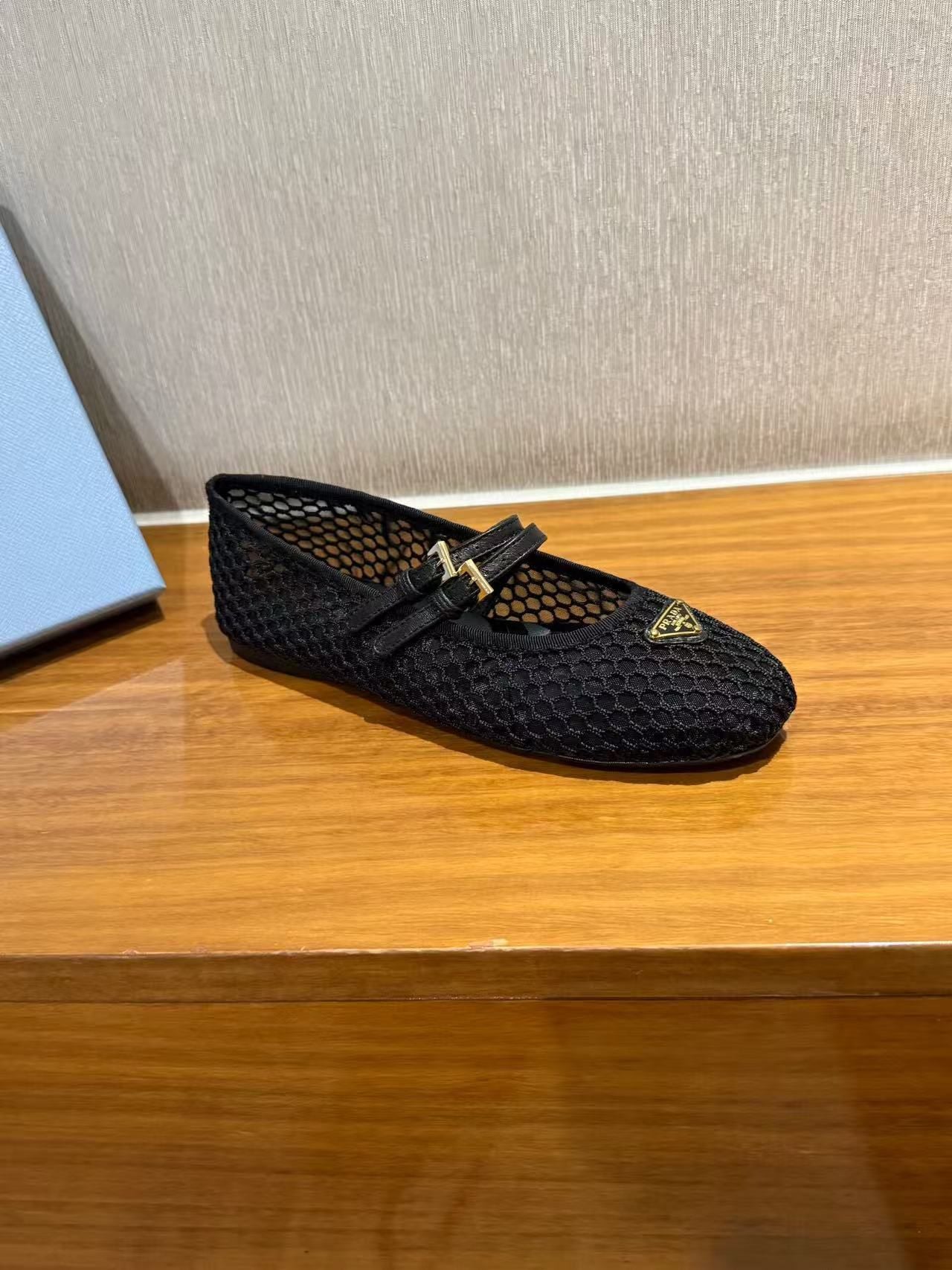 BALLERINAS BALLET FLATS IN BLACK MESH FABRIC