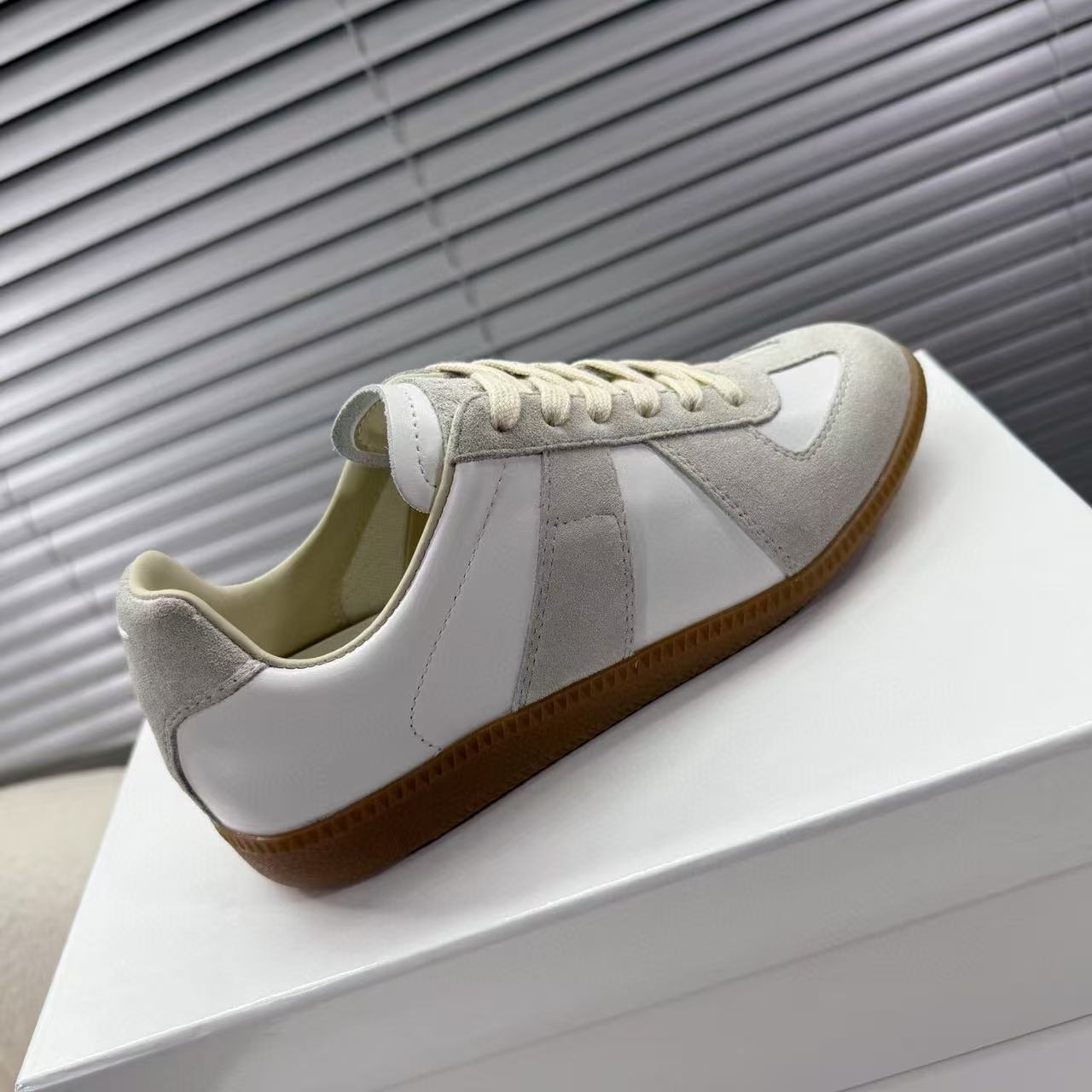 MAISON MARGIELA REPLICA SNEAKER OFF WHITE IN SUEDE