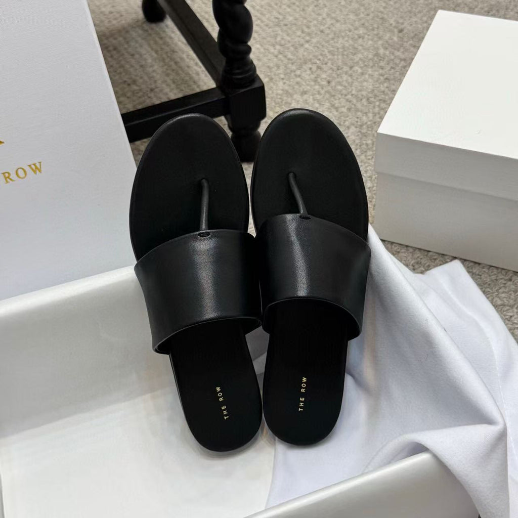 ROW THONG SANDAL IN BLACK CALFSKIN