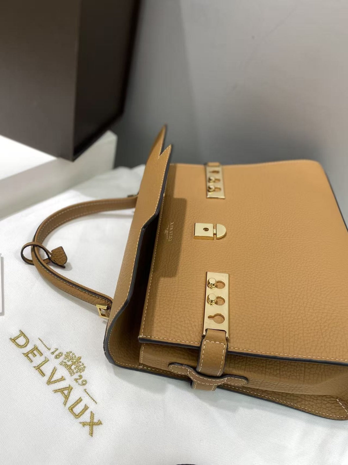 DELVAUX TOP HANDLE BAG 27 IN BROWN CALFSKIN TP3
