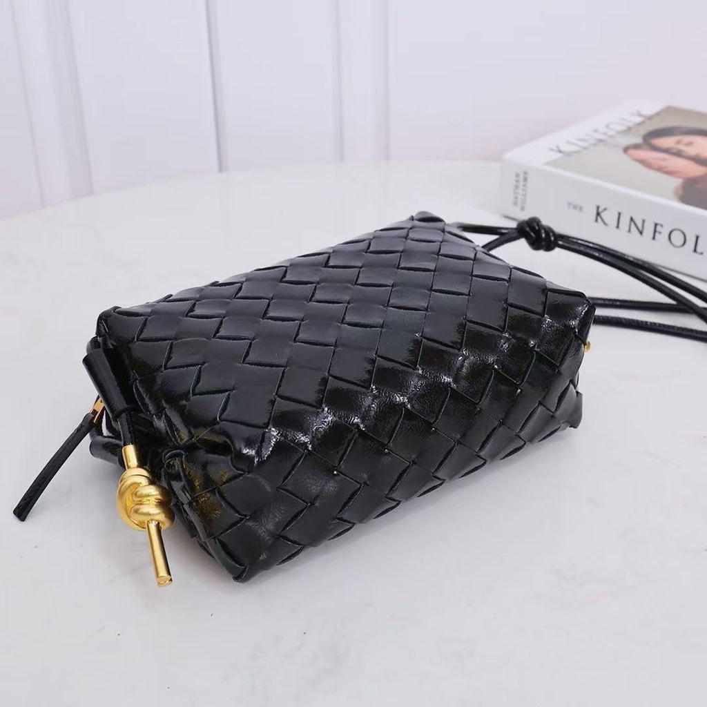 BOTTEGA VENETA GOLD KNOT CROSSBODY BAG 17 IN BLACK CALFSKIN