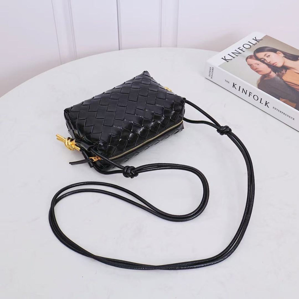 BOTTEGA VENETA GOLD KNOT CROSSBODY BAG 17 IN BLACK CALFSKIN