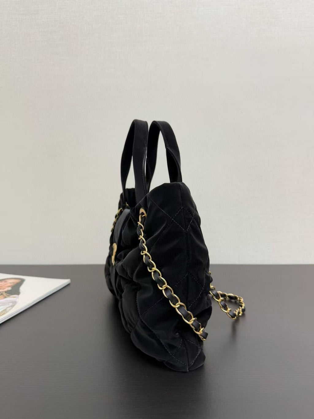 CC BOW TOP HANDLE BAG 38 IN BLACK