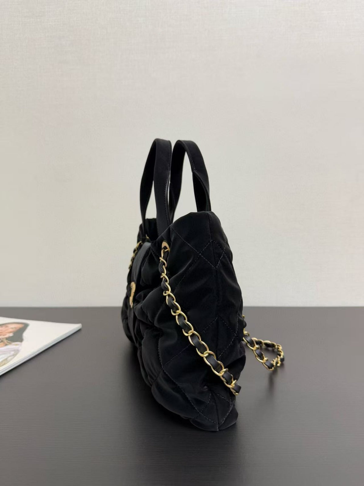 CC BOW TOP HANDLE BAG 38 IN BLACK