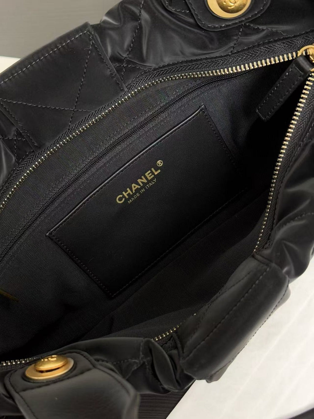 CC BOW TOP HANDLE BAG 38 IN BLACK