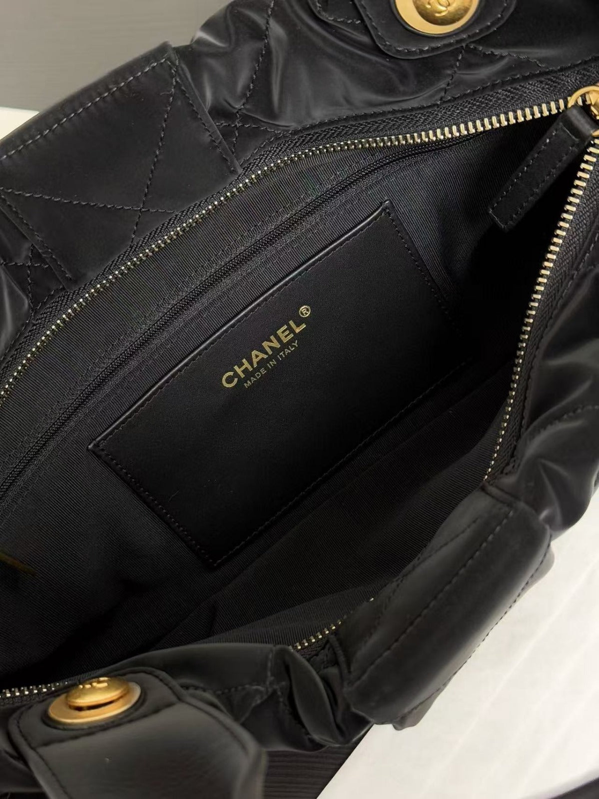 CC BOW TOP HANDLE BAG 38 IN BLACK