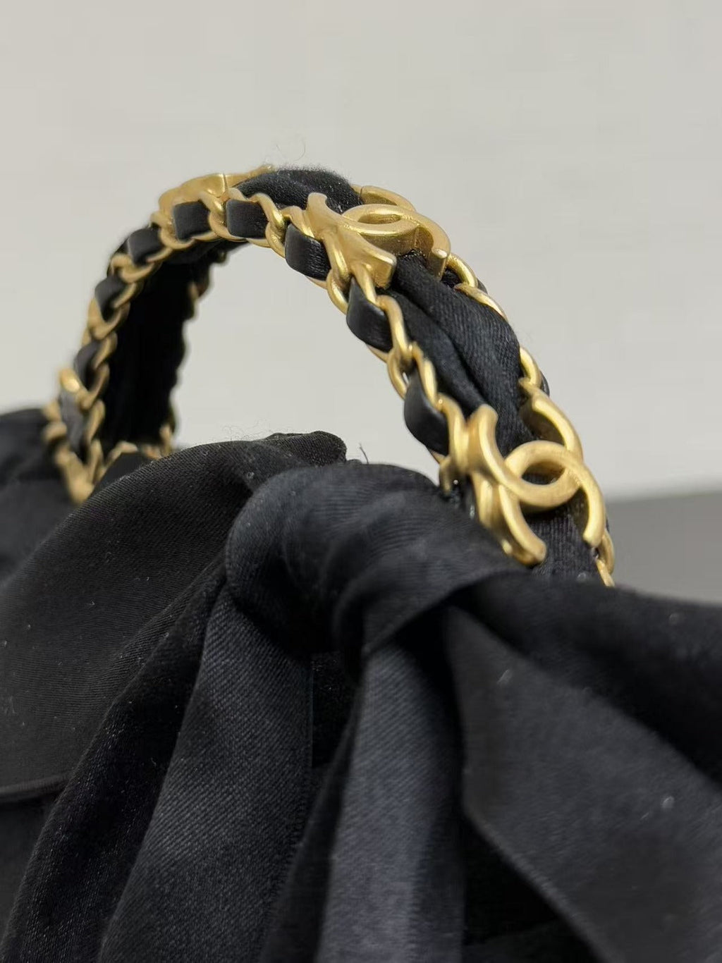 CC BOW FLAP BAG 20 IN BLACK VELVET TP3