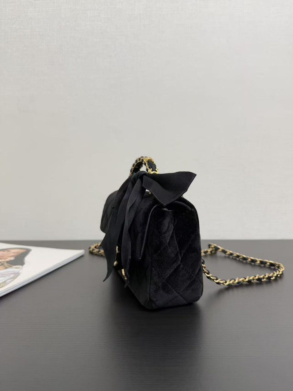 CC BOW FLAP BAG 20 IN BLACK VELVET TP3