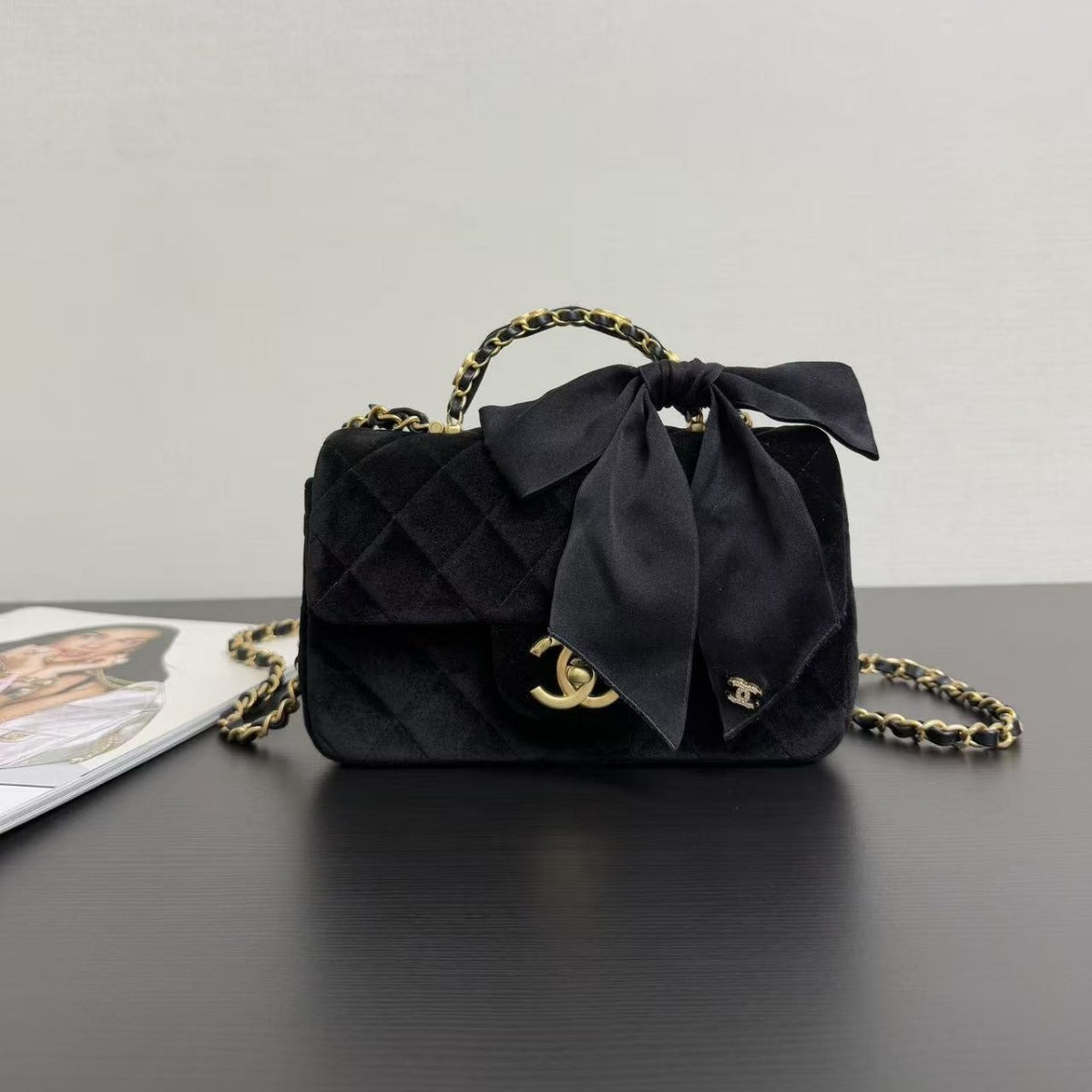 CC BOW FLAP BAG 20 IN BLACK VELVET TP3
