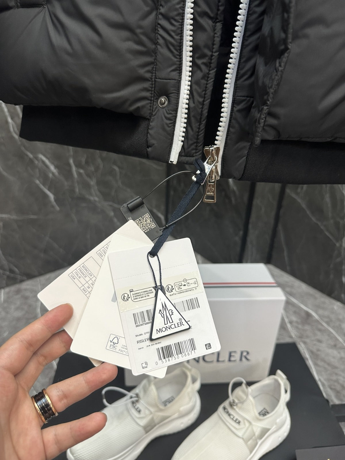 MONCLER PUFER JACKET IN BLACK STYLE 12
